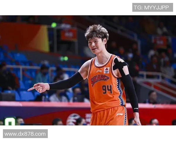 王哲林强势表现20分11篮板广东外援频频失误影响比赛走势